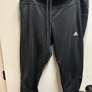 Adidas Women's  Black Sweatpants Capri  with Logo size XL/ NWOT B35